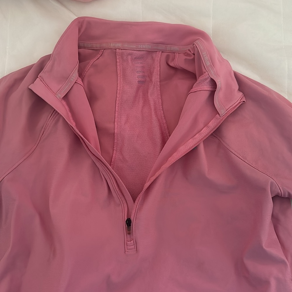 Under Armor top - Picture 3 of 3